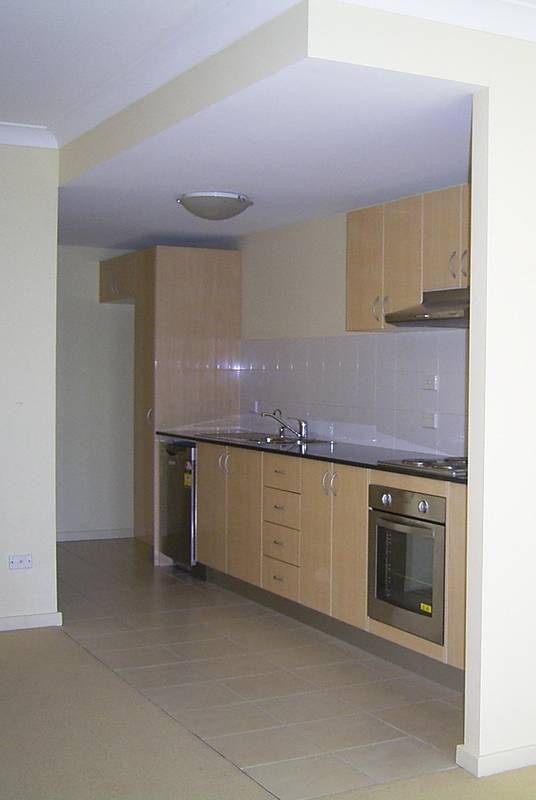 MODERN ONE BEDROOM UNIT AVAILABLE Picture 1