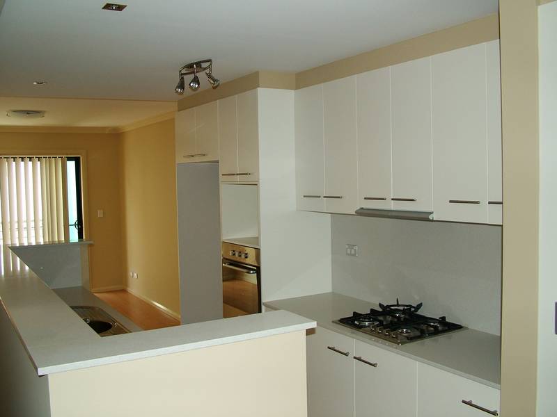 SPACIOUS 2 BEDROOM UNIT Picture 2