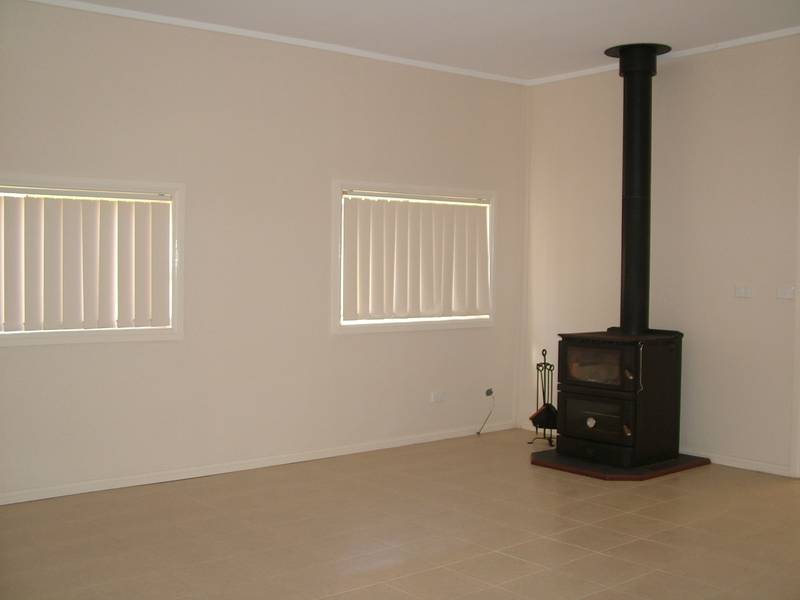 RENOVATED, CENTRAL LOCATION Picture 3