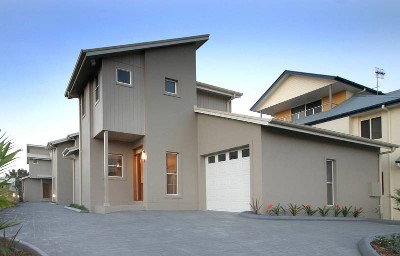 IMMACULATE 2 BEDROOM TOWNHOUSE Picture