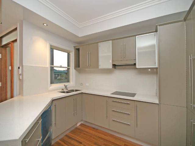 IMMACULATE 2 BEDROOM TOWNHOUSE Picture 2