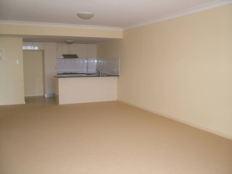 SPACIOUS UNIT WITH VIEWS Picture 1