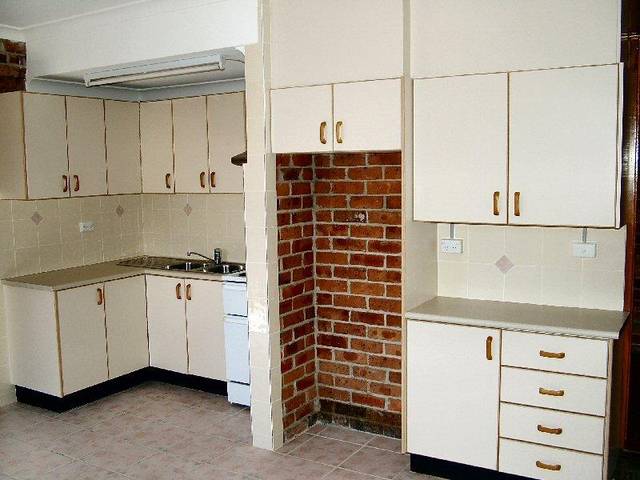 2 BEDROOM FLAT IN SHELLY BEACH Picture 2