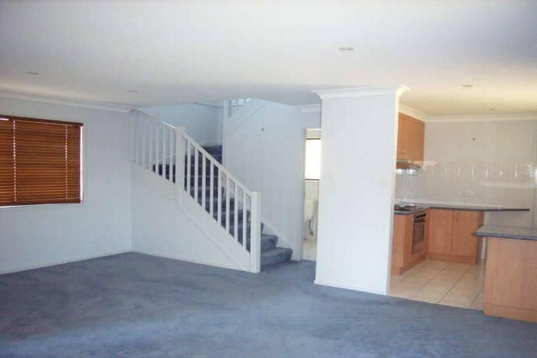 MODERN 3 BEDROOM TOWNHOUSE Picture 3