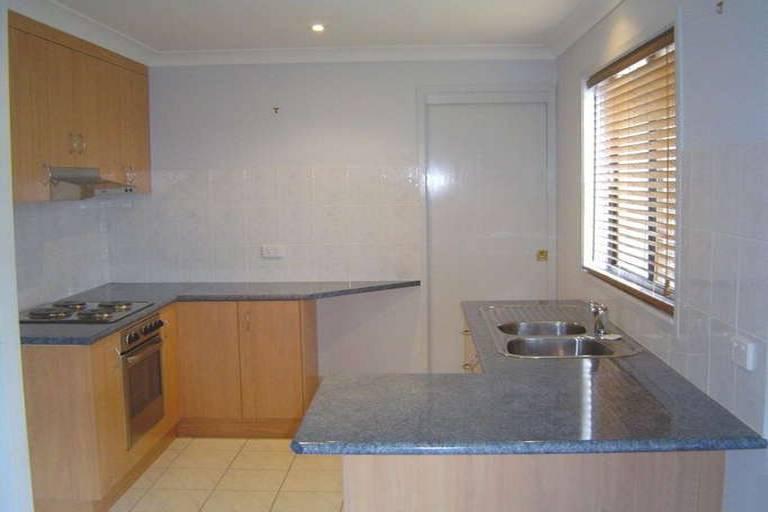 MODERN 3 BEDROOM TOWNHOUSE Picture 2