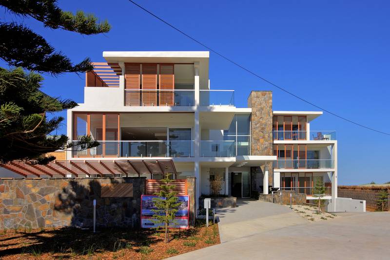 FULLY FURNISHED A TRULY UNIQUE APARTMENT Picture 3