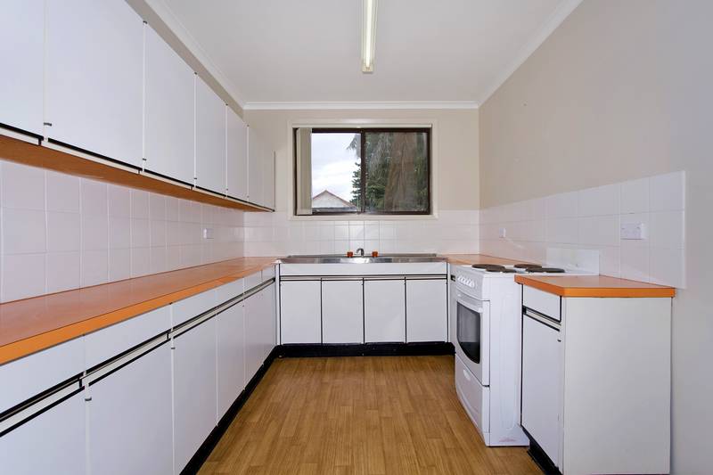 CLOSE TO EVERYTHING Picture 2