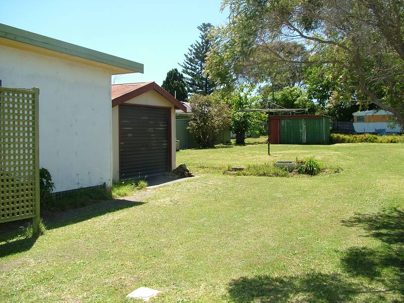 2 BEDROOM HOME Picture 2