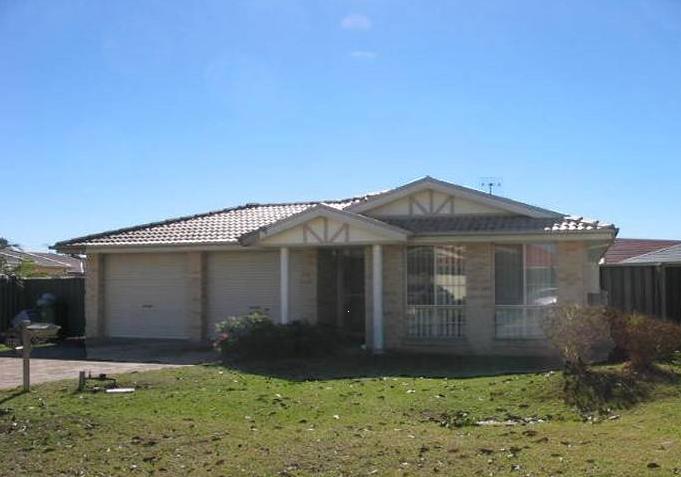 4 BEDROOM FAMILY HOME Picture 1