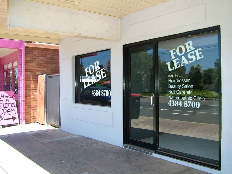 SITUATED ON THE MAIN ROAD Picture 2