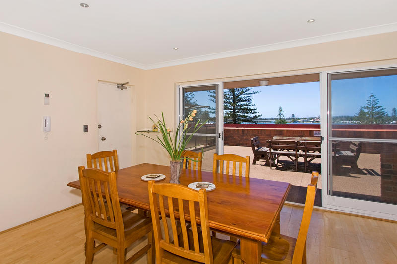 WATER VIEWS FOREVER Picture 3