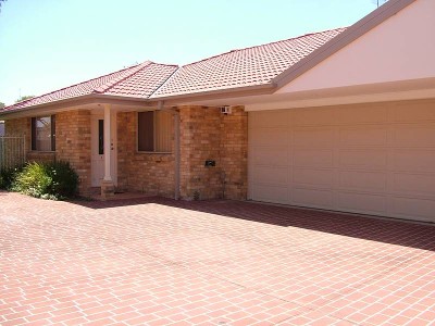 Quiet and Comfortable Villa Picture