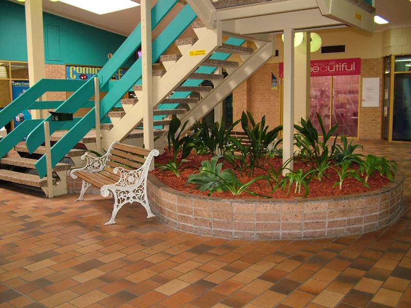 SITUATED IN THE HEART OF THE ENTRANCE Picture 1