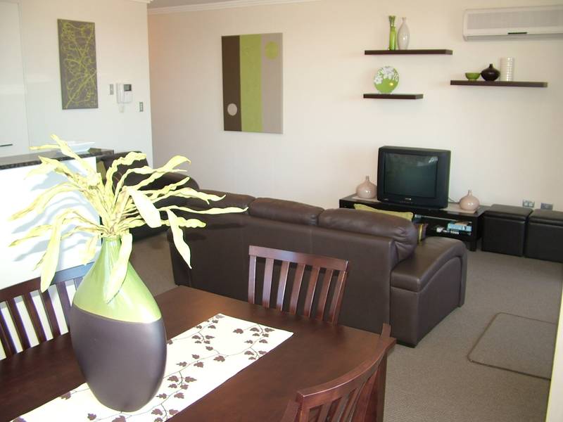 VIEWS, POSITION & PRESENTATION! Picture 2