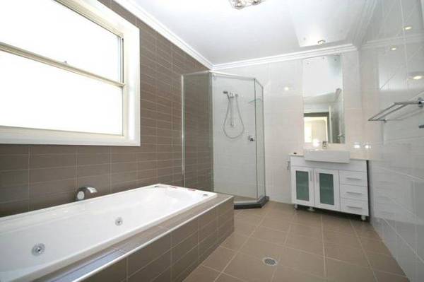 PRISTINE, CONTEMPORARY TOWNHOUSES Picture 1