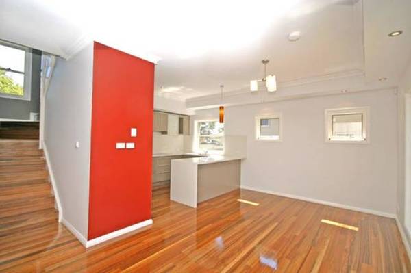 PRISTINE, CONTEMPORARY TOWNHOUSES Picture 1