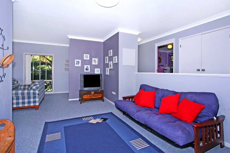 EXPANSIVE LAKE VIEWS Picture 3