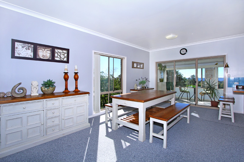 EXPANSIVE LAKE VIEWS Picture 2