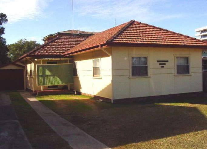 IN THE HEART OF TOWN Picture 1