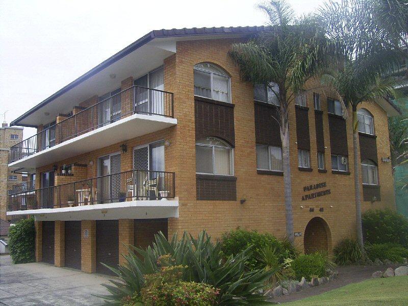 CLOSE TO TOWN CENTRE Picture 1