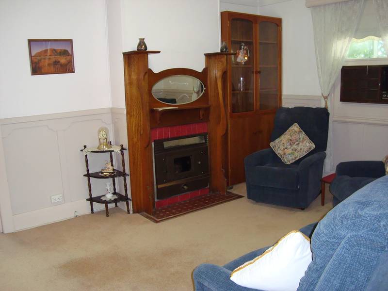 Neat 3 Bedroom Federation Period Home Picture 3