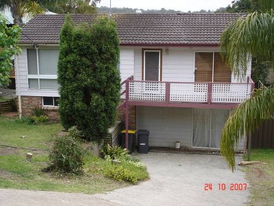Lovely 3 Bedroom Home in Quiet Lakeside Suburb Picture