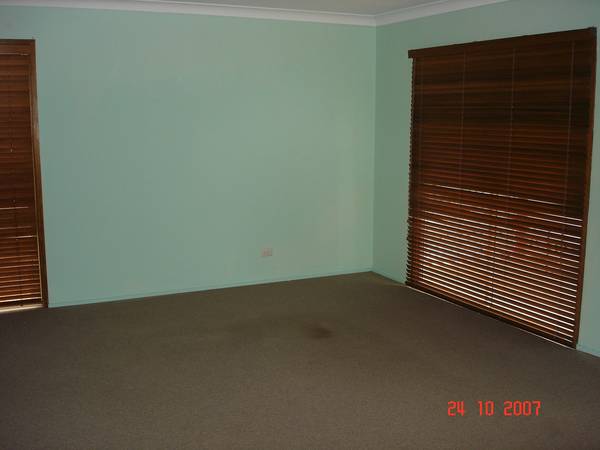 Lovely 3 Bedroom Home in Quiet Lakeside Suburb Picture 2