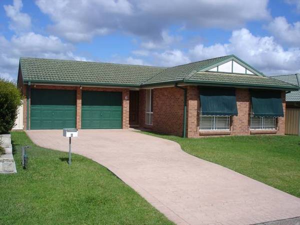 Well Priced 3 Bedroom Home Quiet Location Double Garage Picture 1