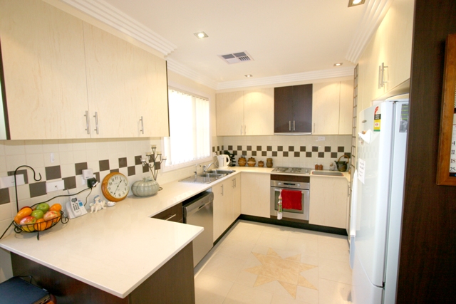 Contemporary & Stylish Picture 3