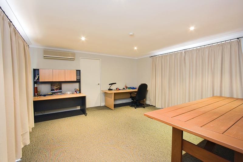 Exclusive Modern Living Picture 3