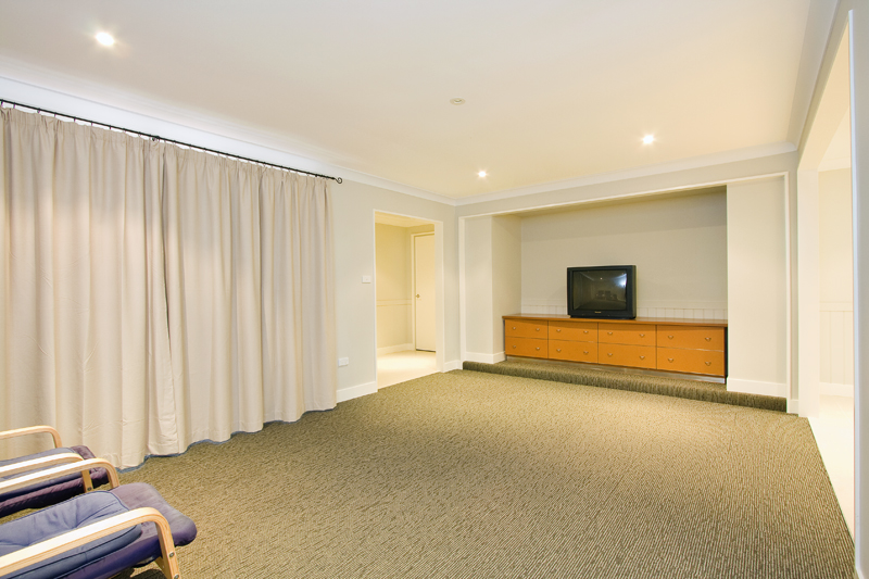 Exclusive Modern Living Picture 2