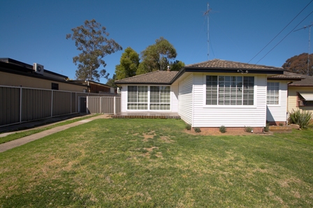 Perfect Location Picture 1