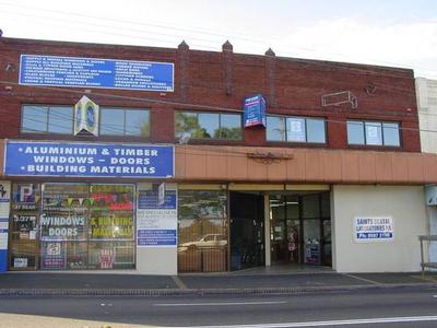 Prominent Shop Front plus Workshop! Picture