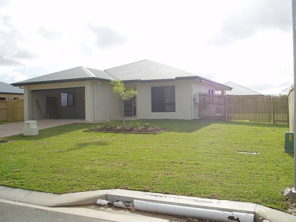 BRAND NEW HOME ON LARGE BLOCK Picture 1