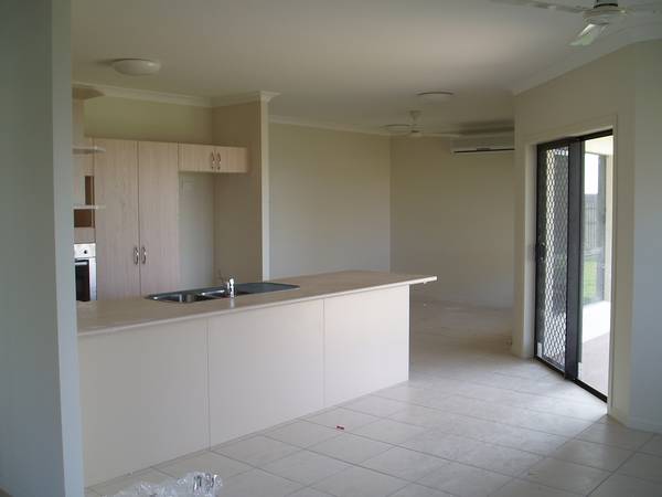 BRAND NEW HOME ON LARGE BLOCK Picture 3