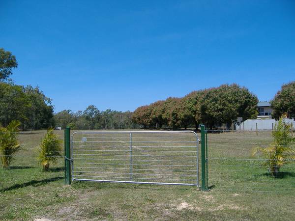 ACREAGE CLOSE TO TOWN Picture 3