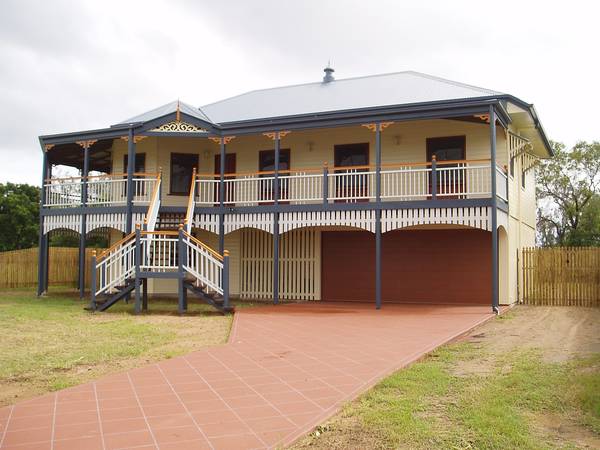 2 STOREY BRAND NEW QUEENSLANDER ON THE BEACH FRONT AT BUSHLAND BEACH WITH VIEWS OF MAGNETIC ISLAND Picture 1
