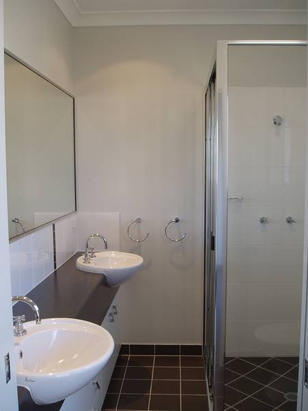 BRAND NEW JUST INSTRUCTED TO SUBMIT ALL OFFERS MUST BE SOLD NOW Picture 3