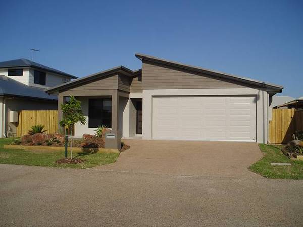 $ BEDROOMS AND A HUGE PARK - WHAT MORE COULD YOU WANT??? Picture 1