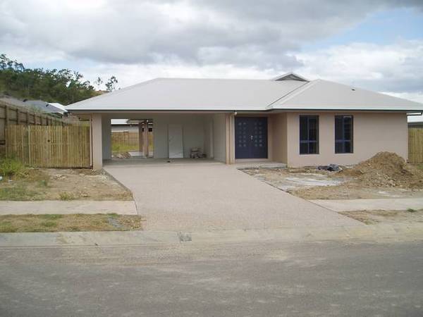 QUALITY FAMILY HOME ON 801m2 BLOCK Picture 1