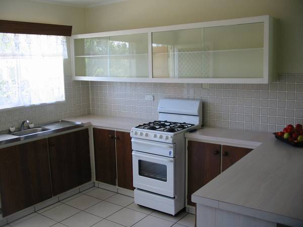 WHO WANTS A GREAT BARGAIN Picture 3