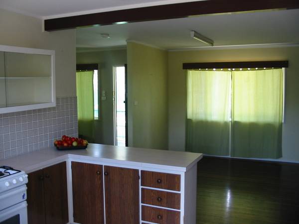 WHO WANTS A GREAT BARGAIN Picture 2