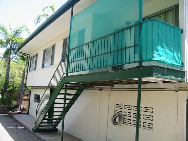 WHO WANTS A GREAT BARGAIN Picture 1