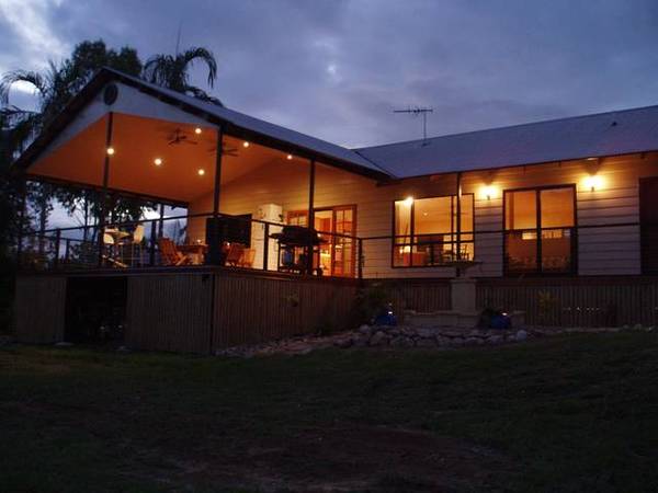 THIS IS A UNEQUE HOUSE IN PAREDISE, 2.3 acres, Bluewater Creek Waterhole to swim in Picture 3