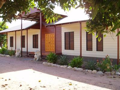 THIS IS A UNEQUE HOUSE IN PAREDISE, 2.3 acres, Bluewater Creek Waterhole to swim in Picture