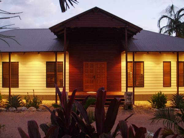 THIS IS A UNEQUE HOUSE IN PAREDISE, 2.3 acres, Bluewater Creek Waterhole to swim in Picture 2