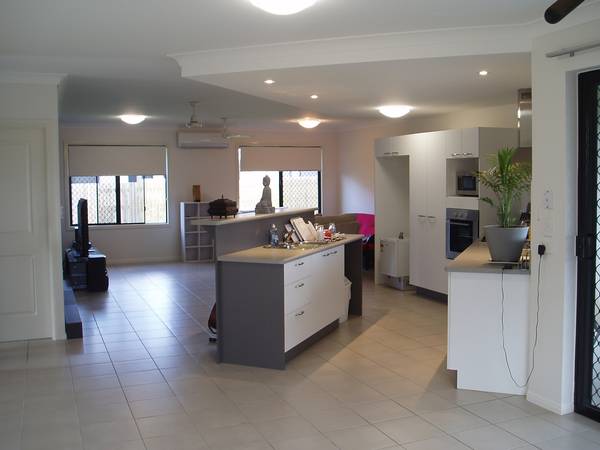 ONLY 5 MTHS YOUNG, $395K, OWNER HAS SLASHED PRICE TO $365K THIS IS ONE OF THOSE BARGAIN BUYS & WILL DISAPPEAR VERY QUICK Picture 1