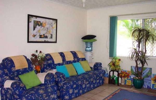 2 BEDROOM APARTMENT CLOSE TO TOWN WITH POOL Picture 3