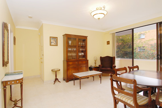 Bright & Airy Apartment Picture 1