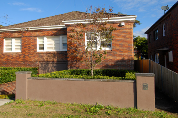 Stylish Beachside Semi Picture 3